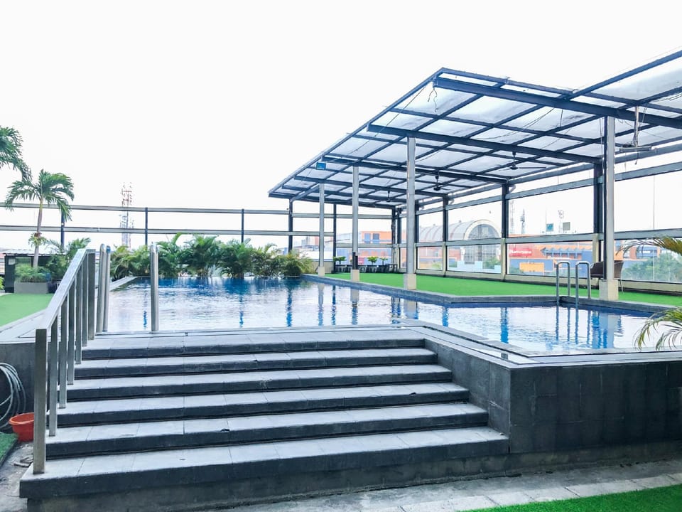 Comfy 1BR Twin Tower Apartment By Travelio Apartment in Surabaya