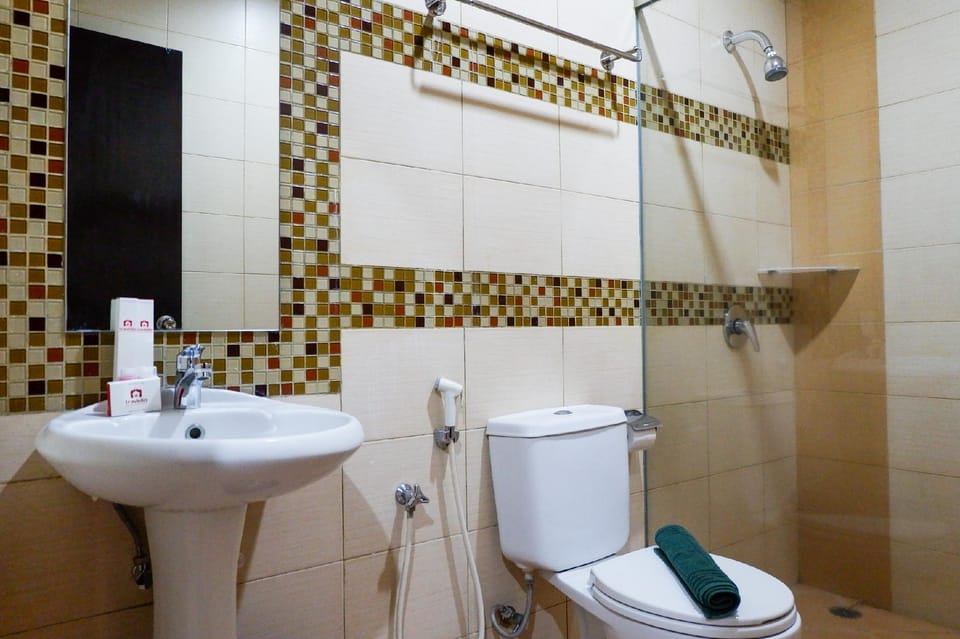 Comfy 1BR Twin Tower Apartment By Travelio Apartment in Surabaya