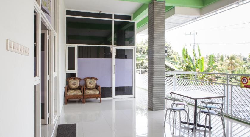 RedDoorz near Banyuwangi Baru Station Bed and Breakfast in East Java
