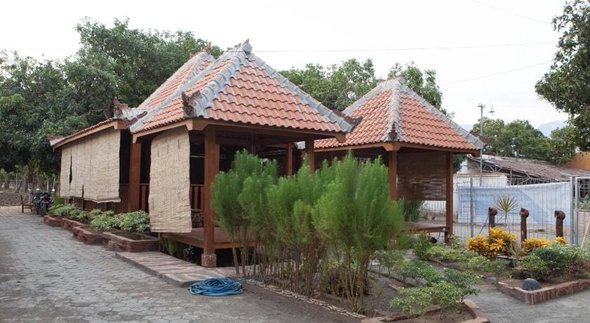 RedDoorz near Baluran National Park Bed and Breakfast in East Java