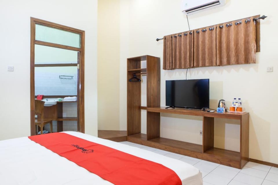 RedDoorz near Baluran National Park Bed and Breakfast in East Java