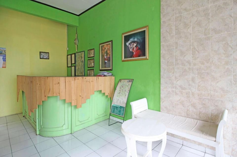 RedDoorz near Pojok Beteng Prawirotaman Bed and Breakfast in Yogyakarta