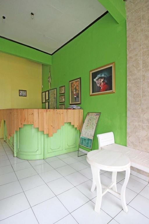 RedDoorz near Pojok Beteng Prawirotaman Bed and Breakfast in Yogyakarta