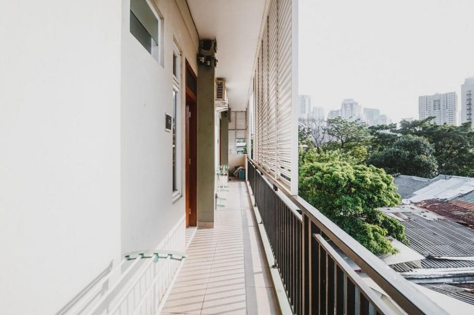 RedDoorz Plus near Semanggi Bed and Breakfast in South Jakarta City