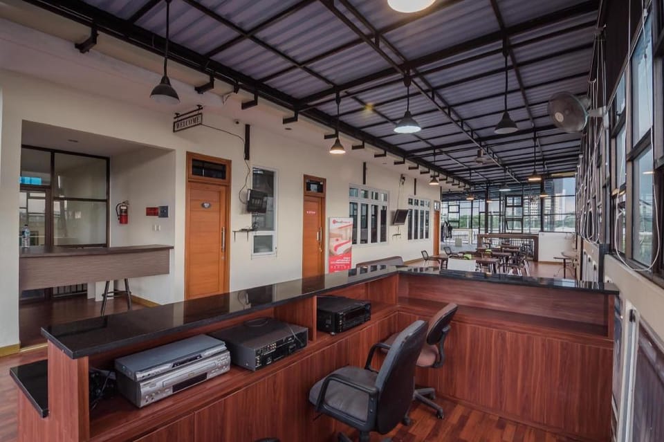 RedDoorz Plus near Semanggi Bed and Breakfast in South Jakarta City