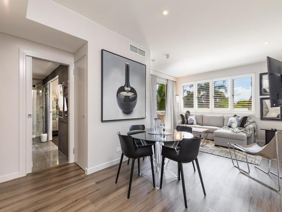 Sleek, modern and comfortable on Hastings Street Apartment in Noosa Heads