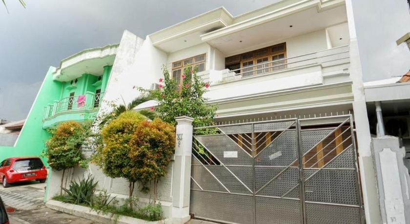 Bumi Banyu Bening Syariah Hotel in Surabaya