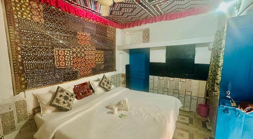 Mirvana Guest House & Camel safari Bed and Breakfast in Sindh