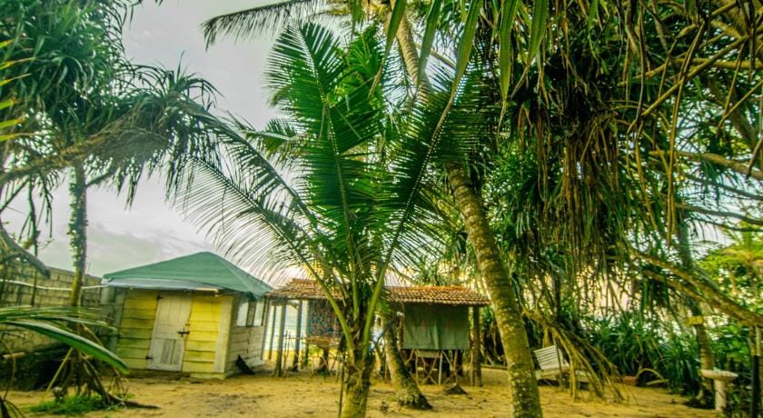 Hikkaduwa backyard beach homestay Vacation rental in Hikkaduwa