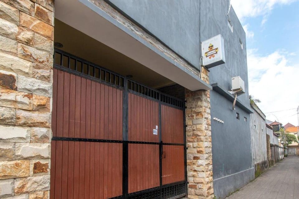 OYO 401 The Frog Homestay Sanur Vacation rental in Denpasar