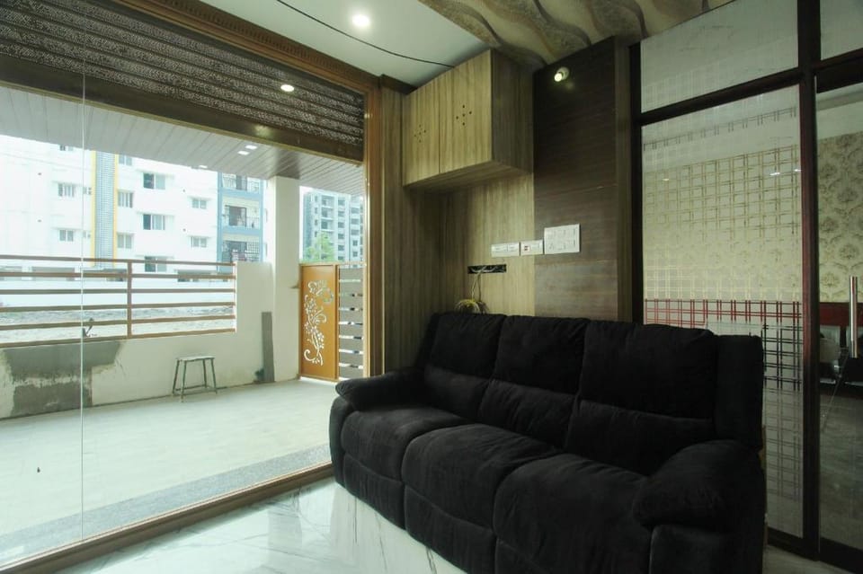 JR Guest Home Hotel in Coimbatore