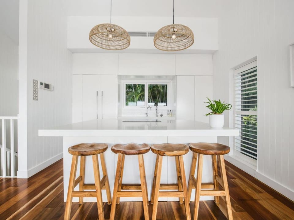 Luxury on the Hill, Noosa Heads Apartment in Noosa Heads