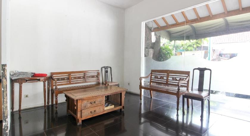 RedDoorz near RS Sarjito Yogyakarta 2 Bed and Breakfast in Special Region of Yogyakarta