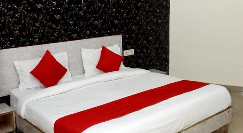 Hotel Raas Ramayana Hotel in Lucknow
