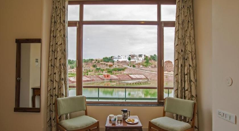Lakeside Inn Ratanada Bed and Breakfast in Rajasthan
