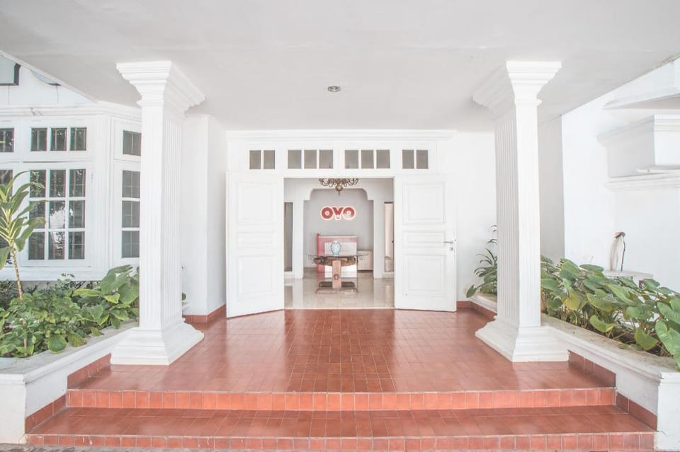 Capital O 332 Residence G17 Kemang Hotel in South Jakarta City