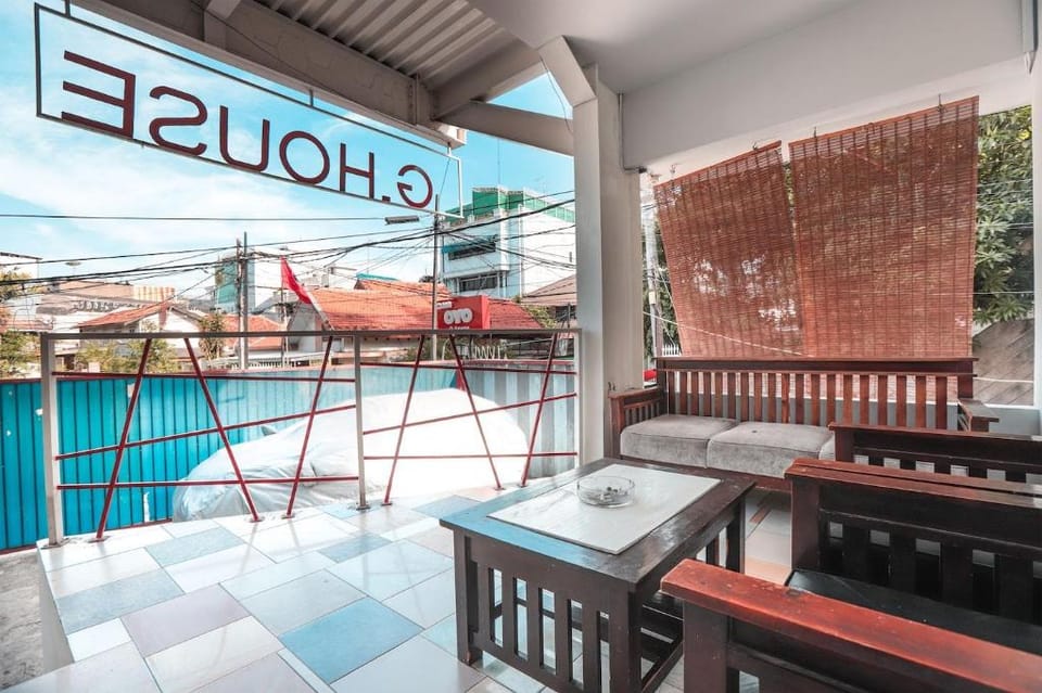 OYO 208 G House Near RS Siloam Pasar Baru Hotel in Jakarta
