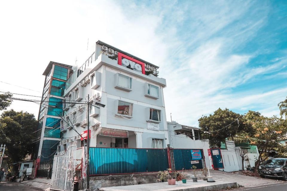 OYO 208 G House Near RS Siloam Pasar Baru Hotel in Jakarta
