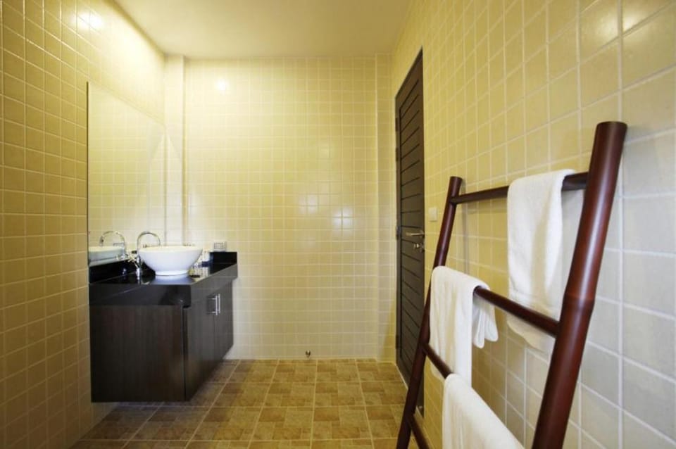 Boutique 4BR Pool Villa Toya*Gated Residence*Rawai Villa in Rawai