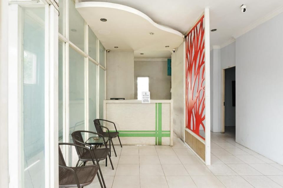RedDoorz Syariah near Q-Mall Banjarbaru Hotel in Indonesia