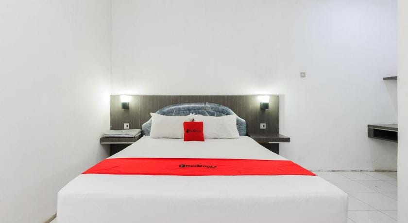 RedDoorz Syariah near Q-Mall Banjarbaru Hotel in Indonesia
