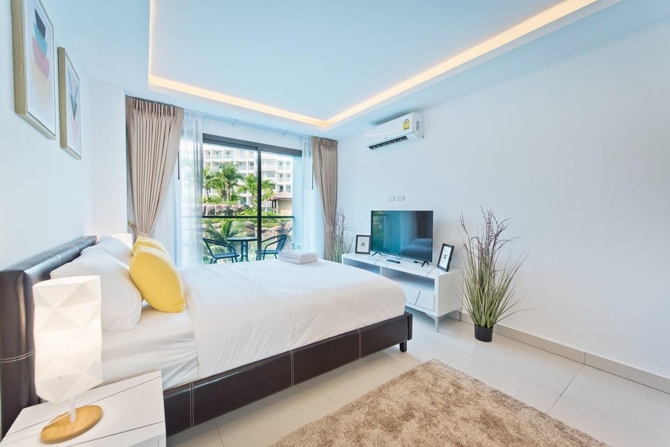 LIGHT & BRIGHT Studio in Laguna Beach Maldives Apartment in Pattaya City
