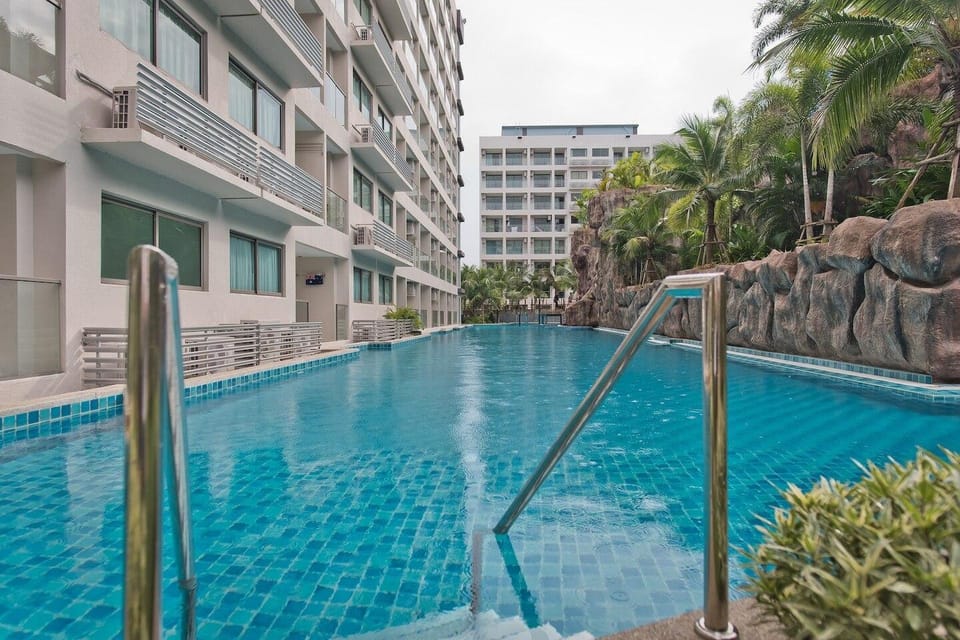 LIGHT & BRIGHT Studio in Laguna Beach Maldives Apartment in Pattaya City