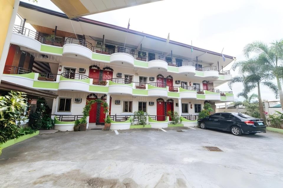 RedDoorz @ Tagaytay Road Hotel in Tagaytay