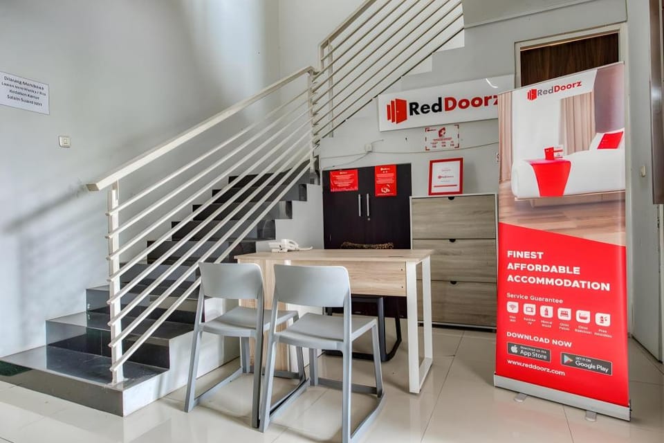 RedDoorz near Surabaya Zoo Bed and Breakfast in Surabaya