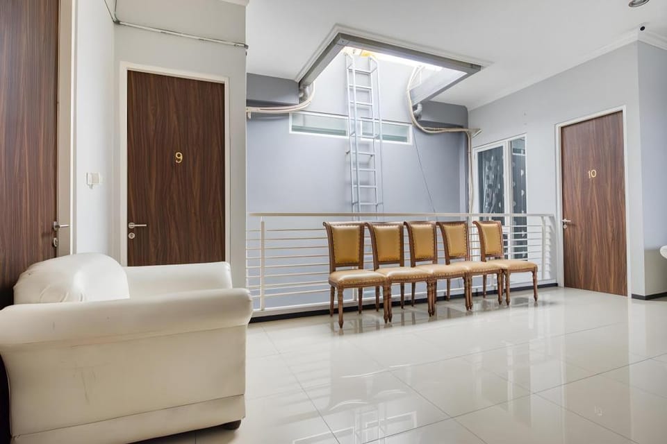 RedDoorz near Surabaya Zoo Bed and Breakfast in Surabaya