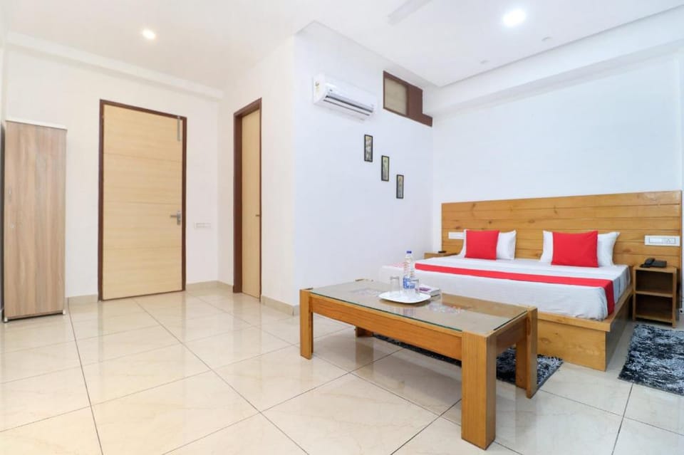 OYO Hotel R K Grand Hotel in Chandigarh