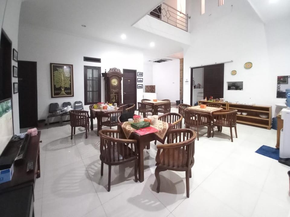 D Maktab Syariah Mitra RedDoorz Malang Hotel in East Java