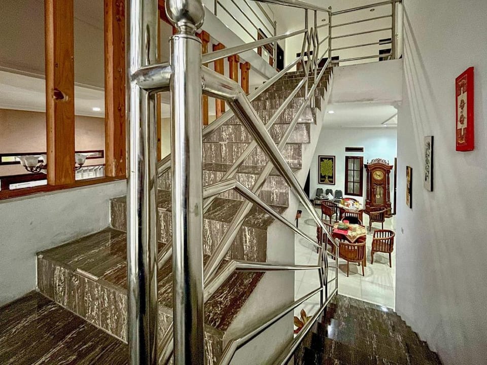 D Maktab Syariah Mitra RedDoorz Malang Hotel in East Java