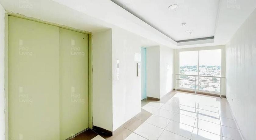 RedLiving Apartemen Green Lake View Ciputat - Pelangi Rooms 2 Tower E Apartment in South Jakarta City