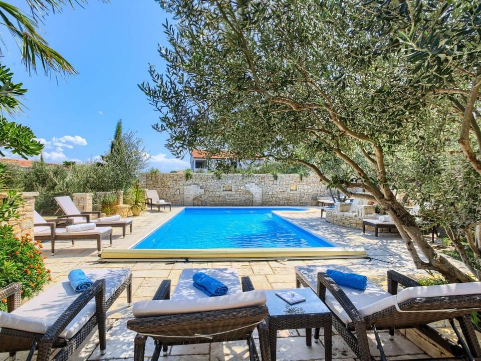 Villa in Murter with pool Hotel in Murter