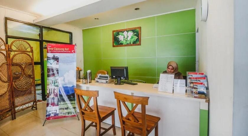 RedDoorz Plus @ Neo Asri Hotel Megamendung Puncak Bogor Hotel in Cisarua