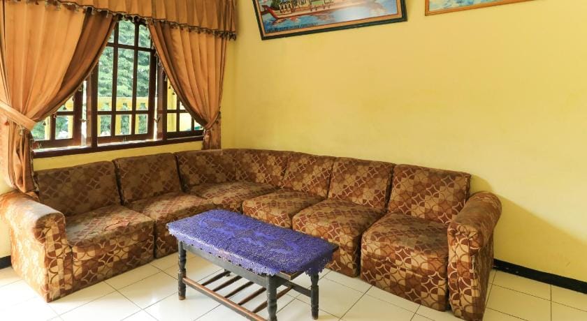 Dharmawati Homestay Syariah Vacation rental in Surabaya