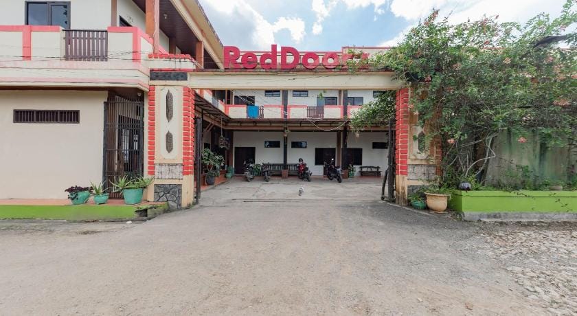 RedDoorz near Samarinda Square Bed and Breakfast in Indonesia