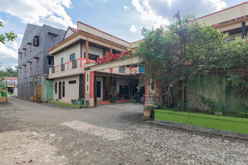 RedDoorz near Samarinda Square Bed and Breakfast in Indonesia