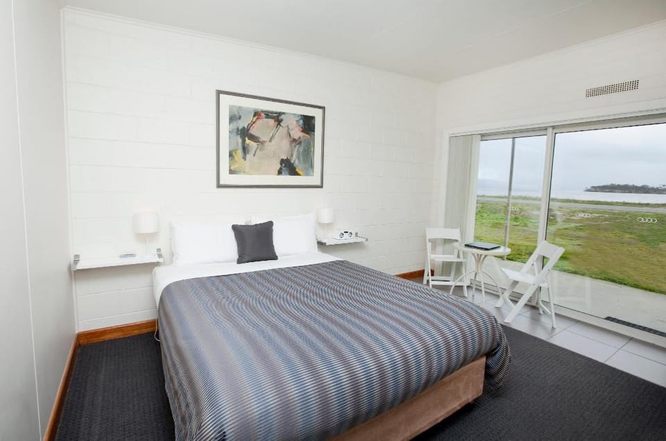 Bruny Island Escapes Accommodation Campground/ 
RV Resort in South Bruny
