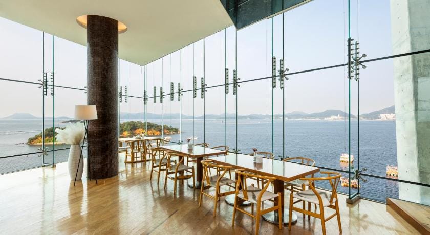 Hidden Bay Hotel. Hotel in South Korea