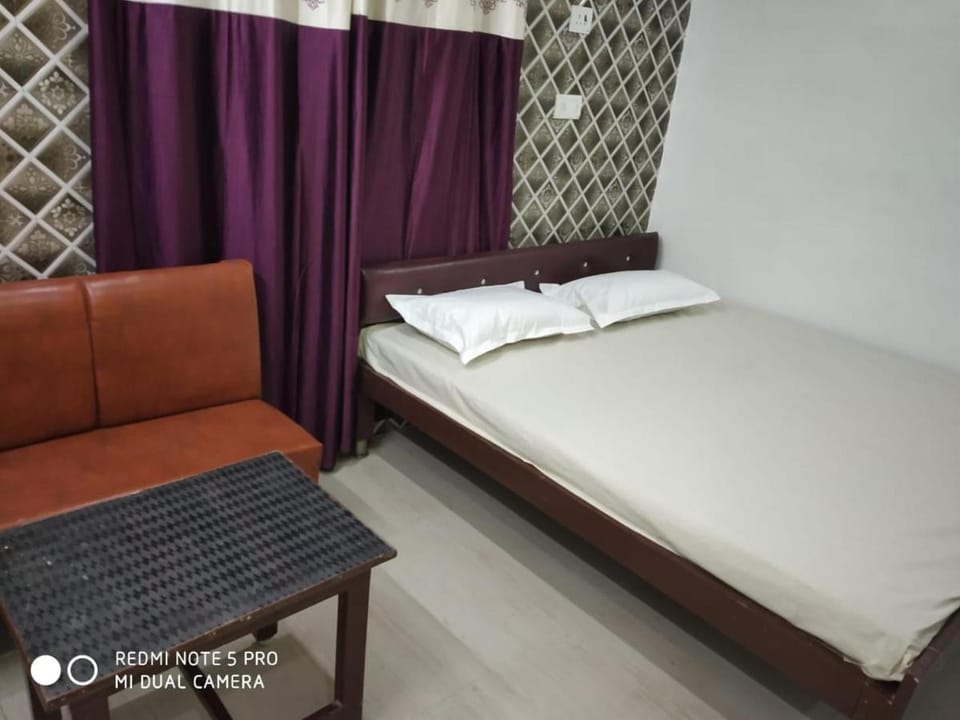 New Hotel Yatri Niwas Hotel in Varanasi