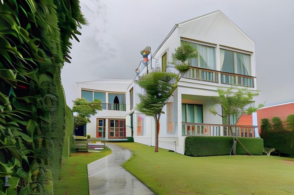 White Wall Riverfront Hotel Hotel in Chon Buri Changwat