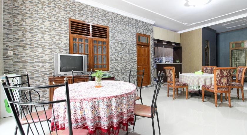 RedDoorz near Candi Ratu Boko Bed and Breakfast in Special Region of Yogyakarta
