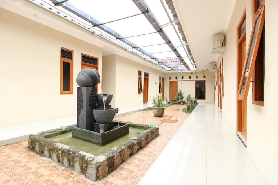 RedDoorz near Balekambang City Park Bed and Breakfast in Special Region of Yogyakarta