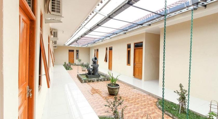 RedDoorz near Balekambang City Park Bed and Breakfast in Special Region of Yogyakarta