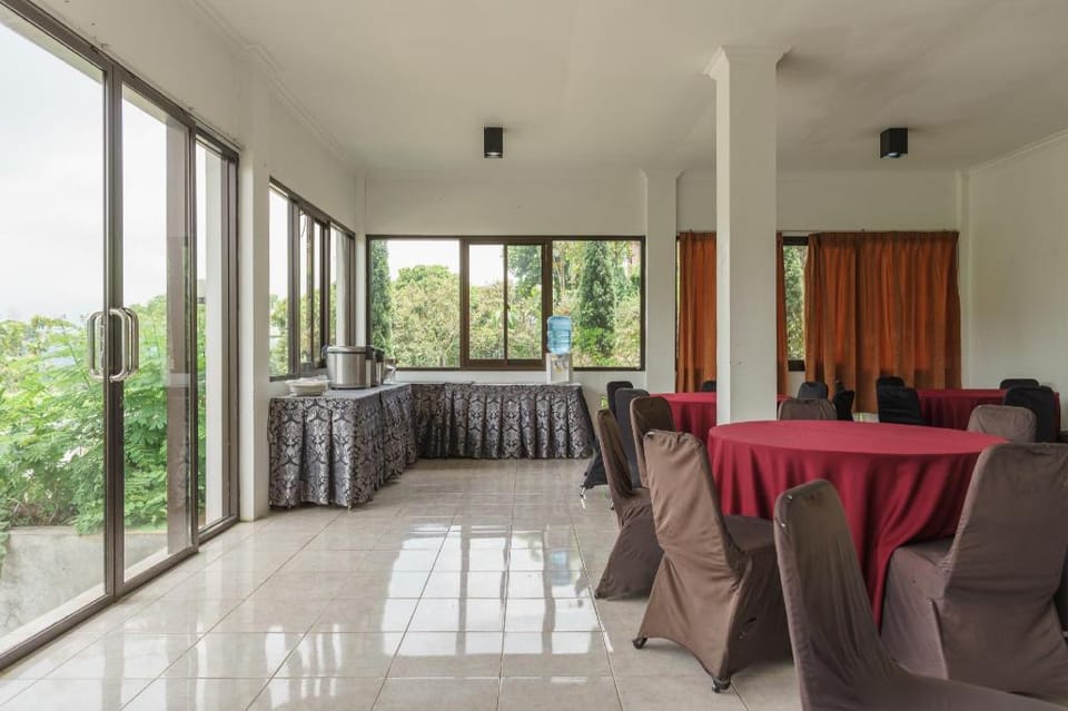 RedDoorz Plus @ Hotel Negeri Baru Lodaya Puncak Hotel in West Java