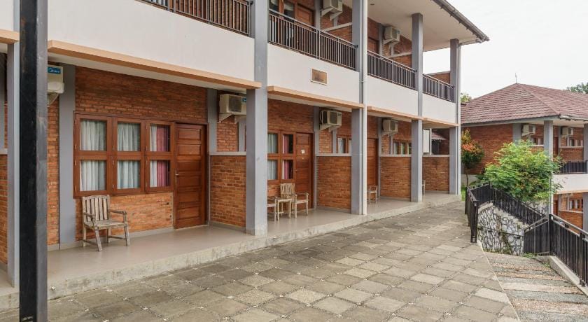 RedDoorz Plus @ Hotel Negeri Baru Lodaya Puncak Hotel in West Java