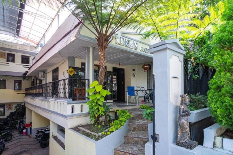 RedDoorz near Cyber Mall Hotel in East Java