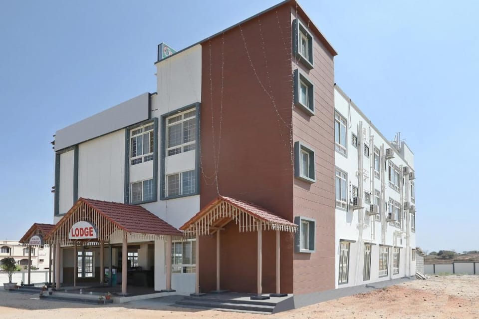 OYO 28369 Green Valley Residency Hotel in Karnataka